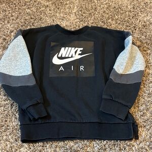Boys Nike crewneck. Size medium